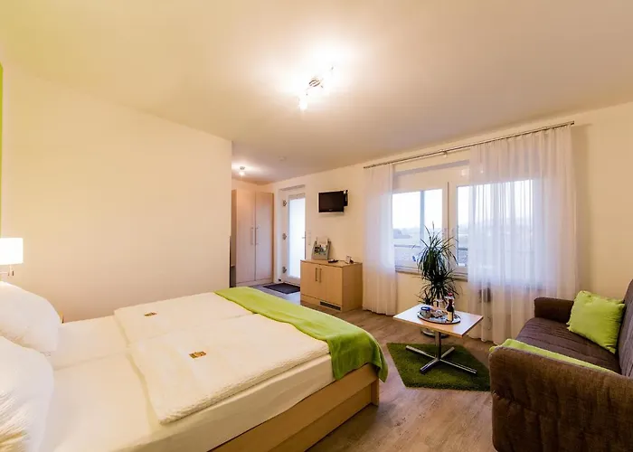 Cafe & Wein Gaestehaus Kurz * Heilbronn